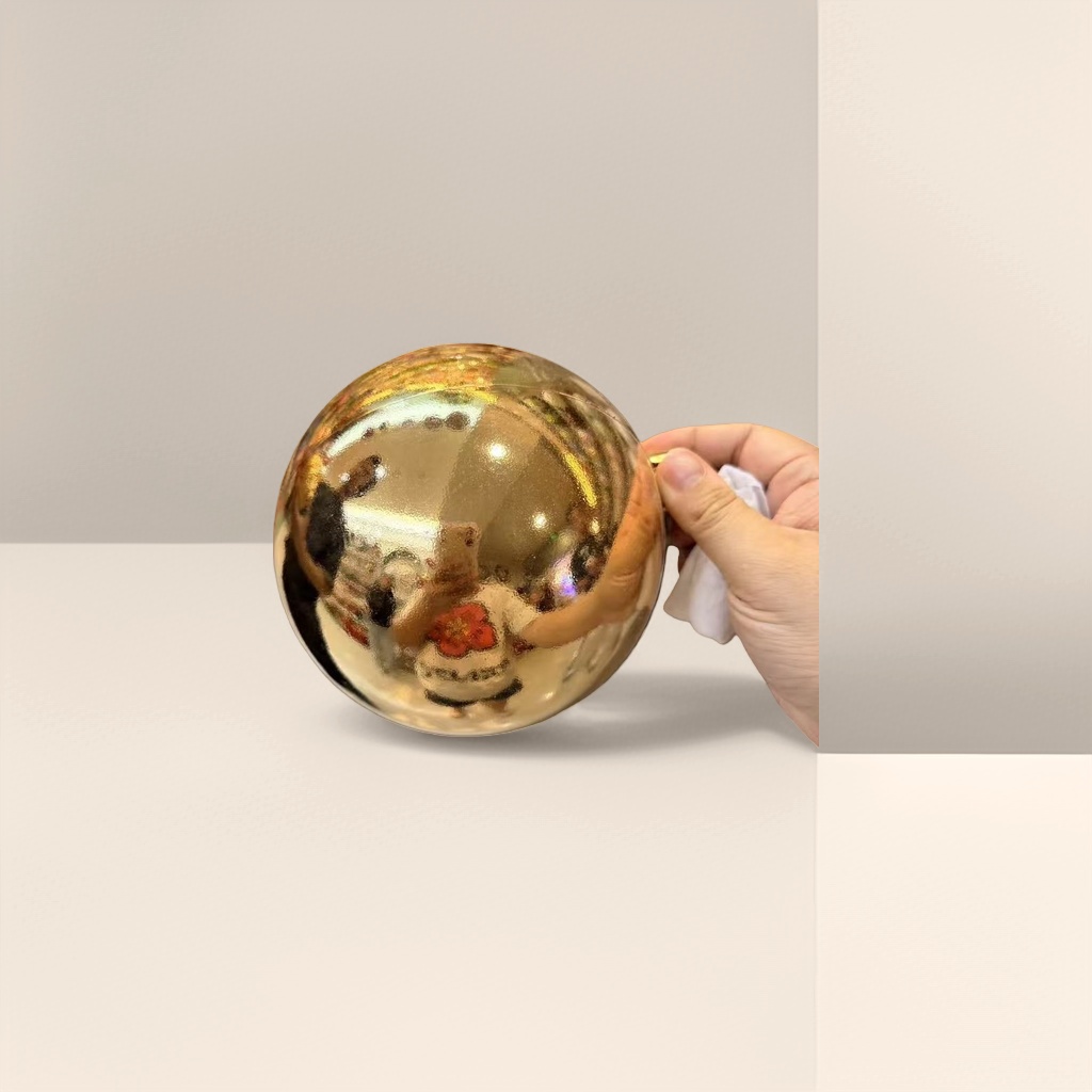 Golden decorative balls, Christmas and New Year home festive atmosphere hanging decorations details Picture