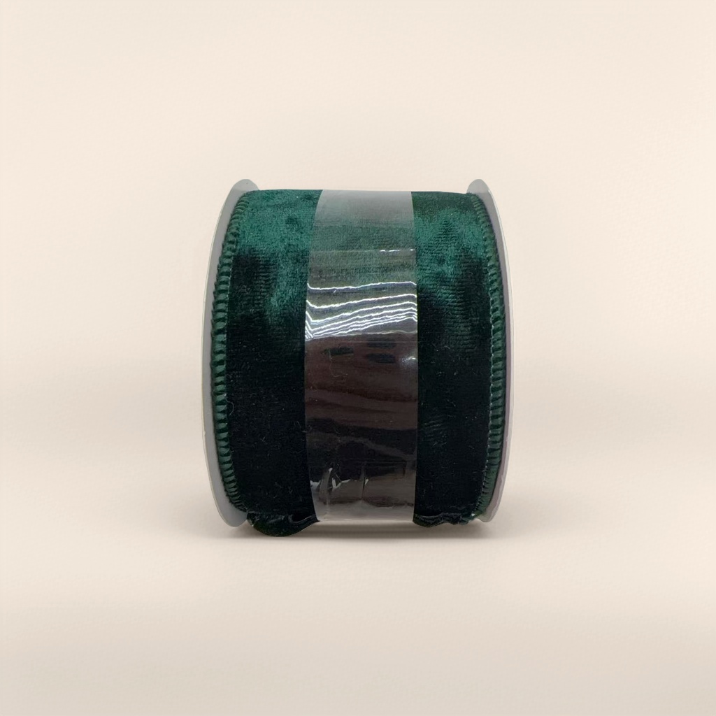 The Christmas green velvet ribbon is a rolled ribbon with a width of 1.5cm and a length of 3 meters. It is used for gift packaging and decoration