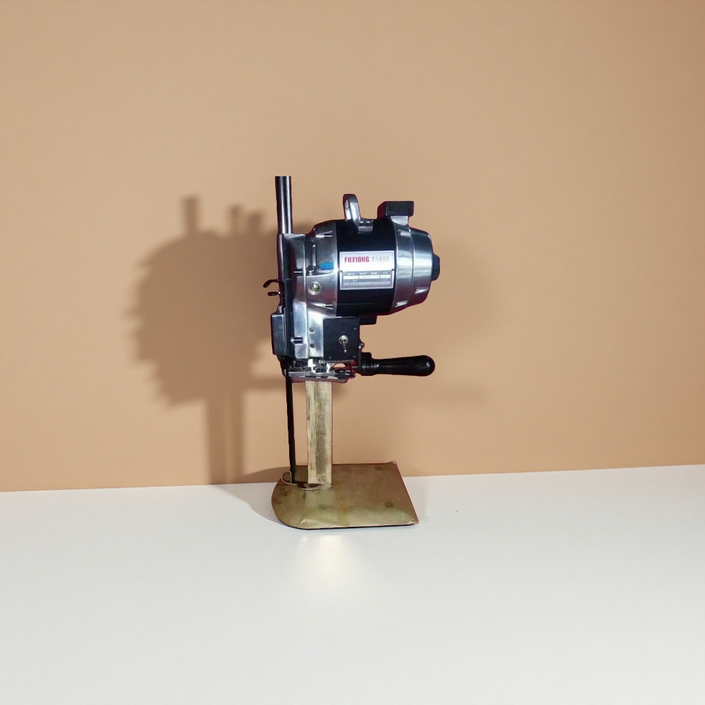 A lightweight and portable household multi-functional electric sewing machine for beginners