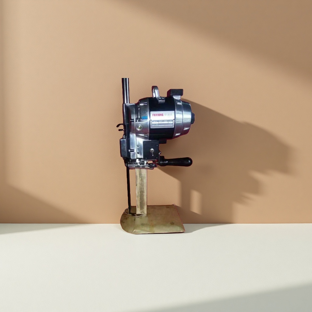 A lightweight and portable household multi-functional electric sewing machine for beginners details Picture