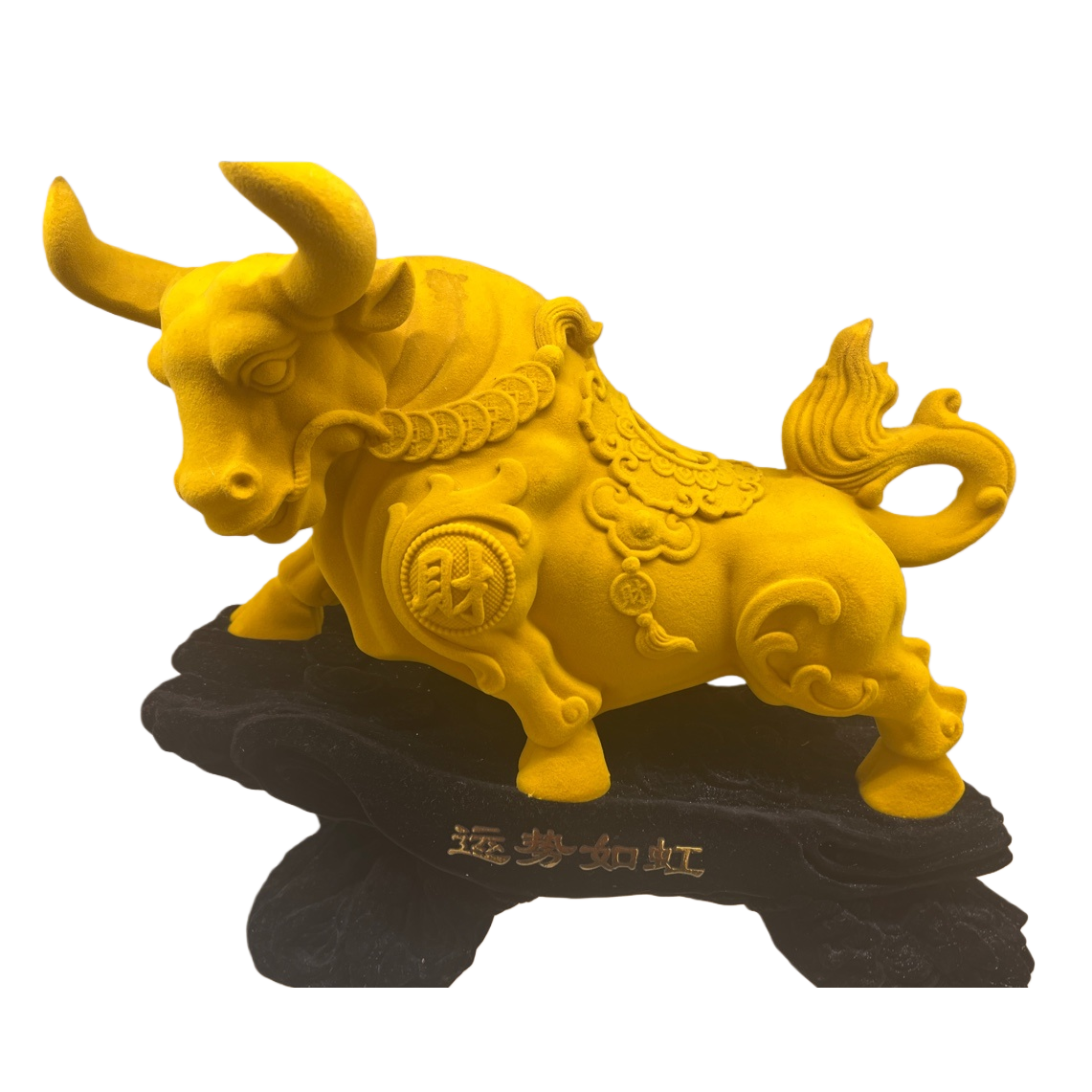 金色牛雕像白底实物图