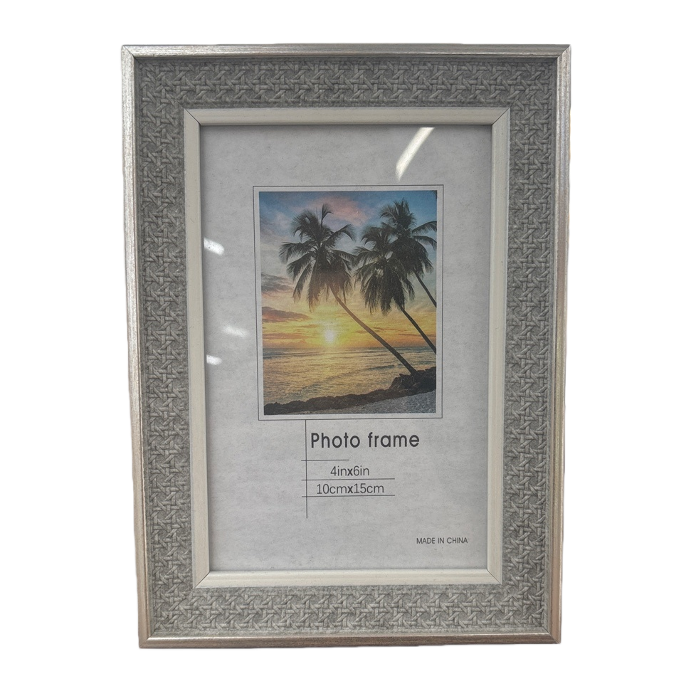 The simple Nordic-style wooden photo frame is suitable for photo decoration in the living room and bedroom as a desktop ornament Item Picture