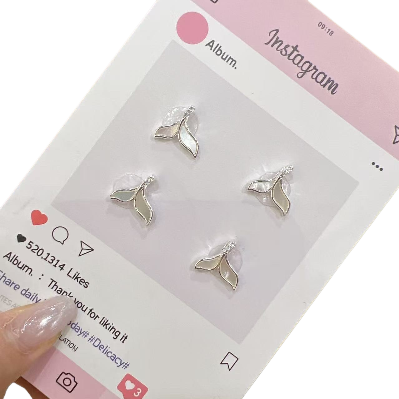 Silver petal-shaped stud earrings are fashionable and simple women's earrings Item Picture