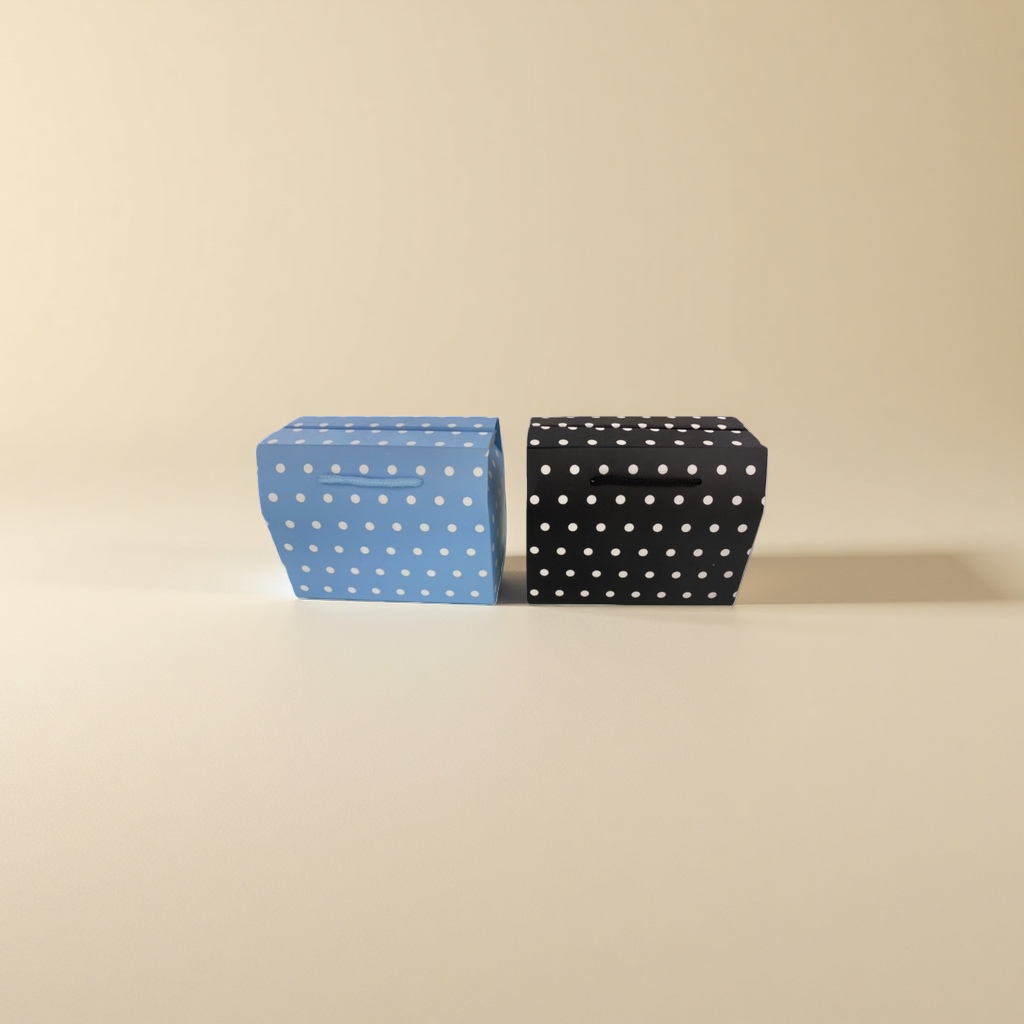Blue polka dot and black polka dot two-color gift bag, fashionable hand-held packaging bag Specification image