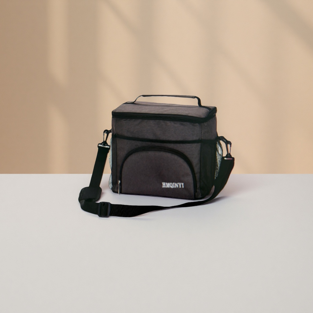 Portable black thickened insulated bag for food refrigeration, specially designed for takeout delivery Application Scenario