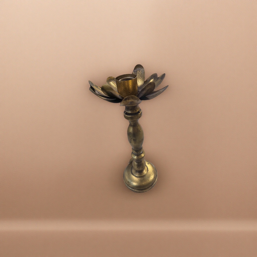 Golden flower-shaped candlestick metal retro decorative item, home scented candle holder Specification image