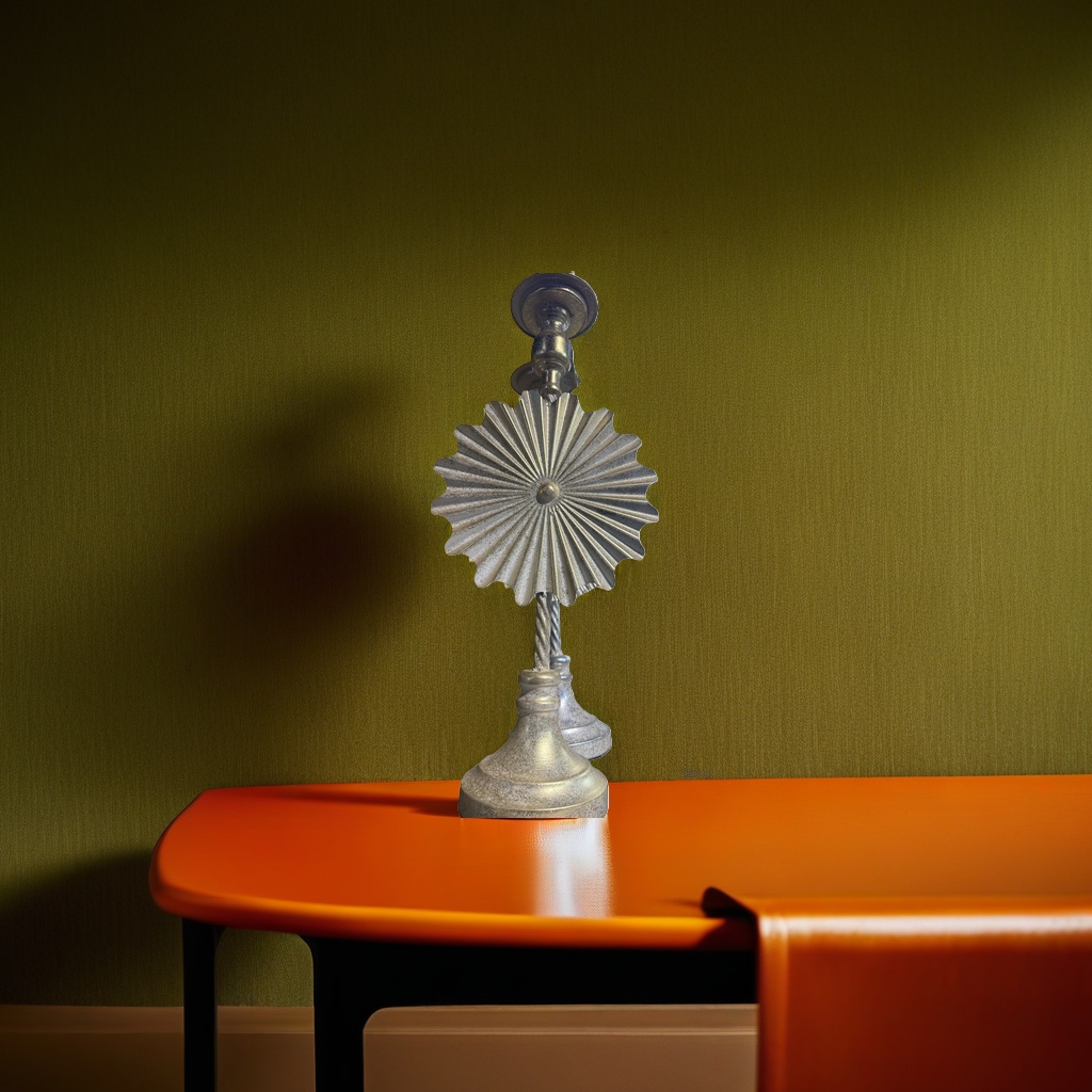 Golden decorative candlestick, retro metal candlestick, living room and bedroom table decoration Application Scenario