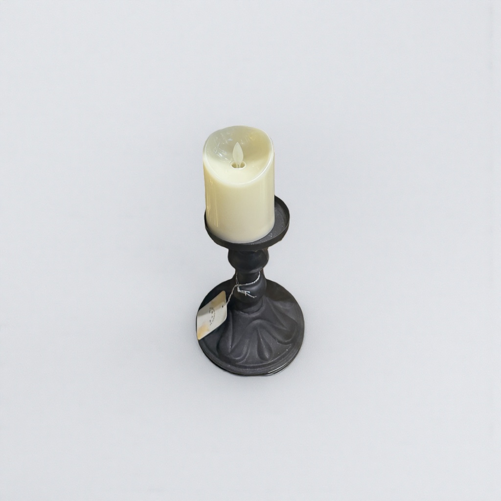 The golden leaf-decorated candlestick, a retro metal candlestick, is a home decoration that can be used on both the floor and the table