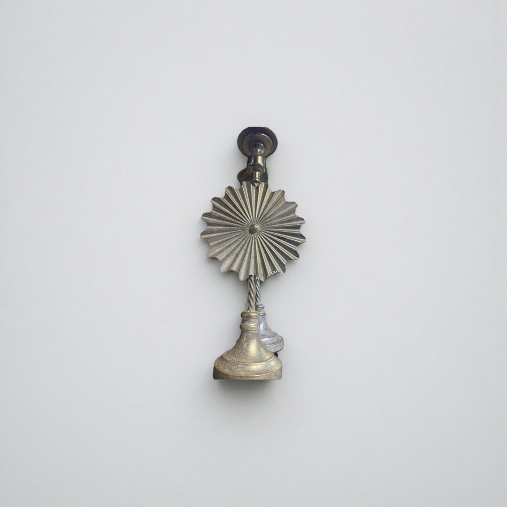 Golden decorative candlestick, retro metal candlestick, living room and bedroom table decoration details Picture