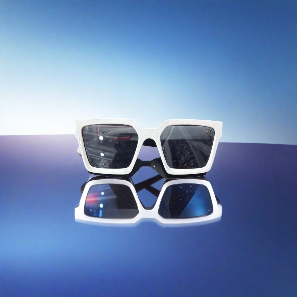White square sunglasses are fashionable and versatile, with UV protection and polarized light Application Scenario