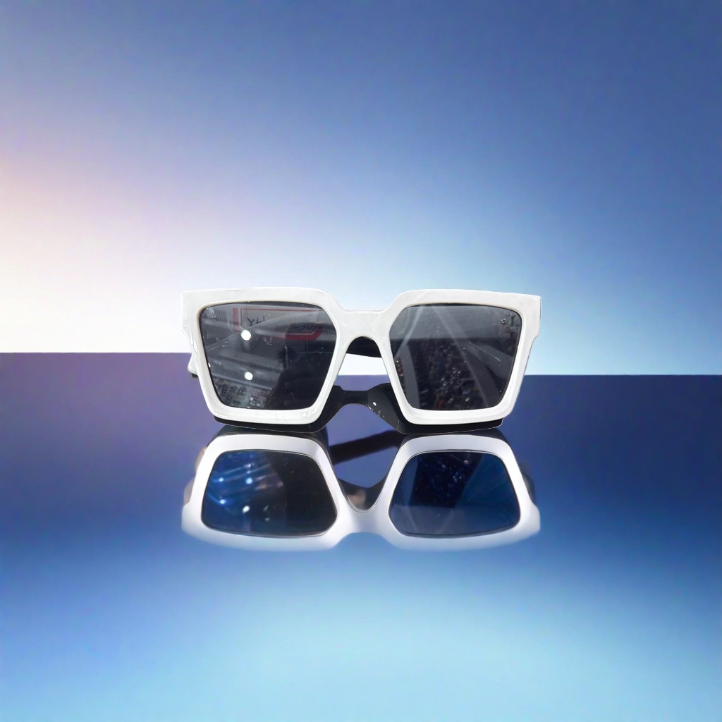 White square sunglasses are fashionable and versatile, with UV protection and polarized light details Picture