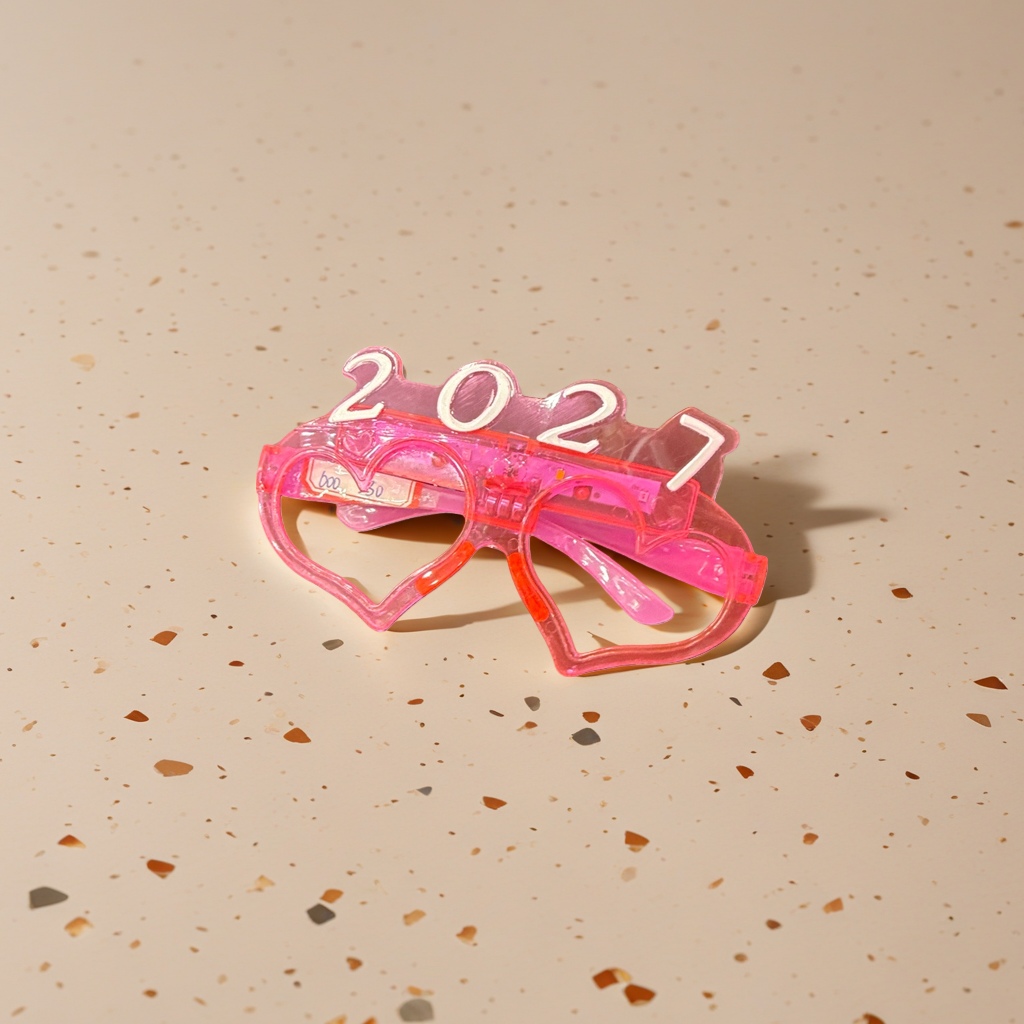 Pink heart-shaped glasses 2027 Decorative items, fashionable and cute desktop ornaments details Picture