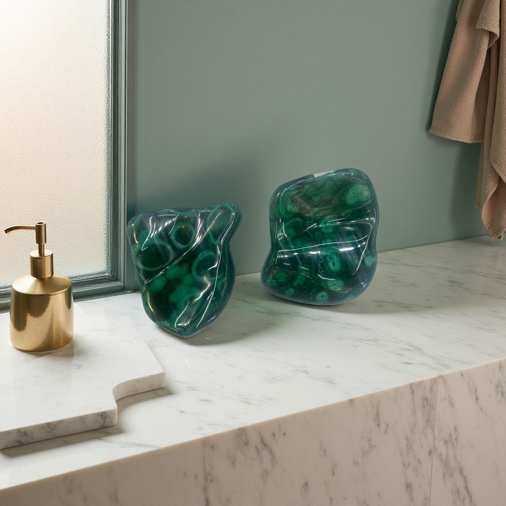 Polished from natural malachite, it features bright colors and clear patterns. It is a relatively rare gemstone and is worth collecting Specification image
