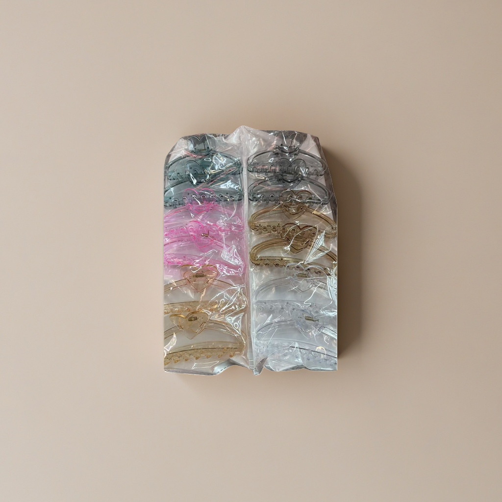 Transparent plastic packaged hair clips are fashionable, simple and versatile headwear Application Scenario