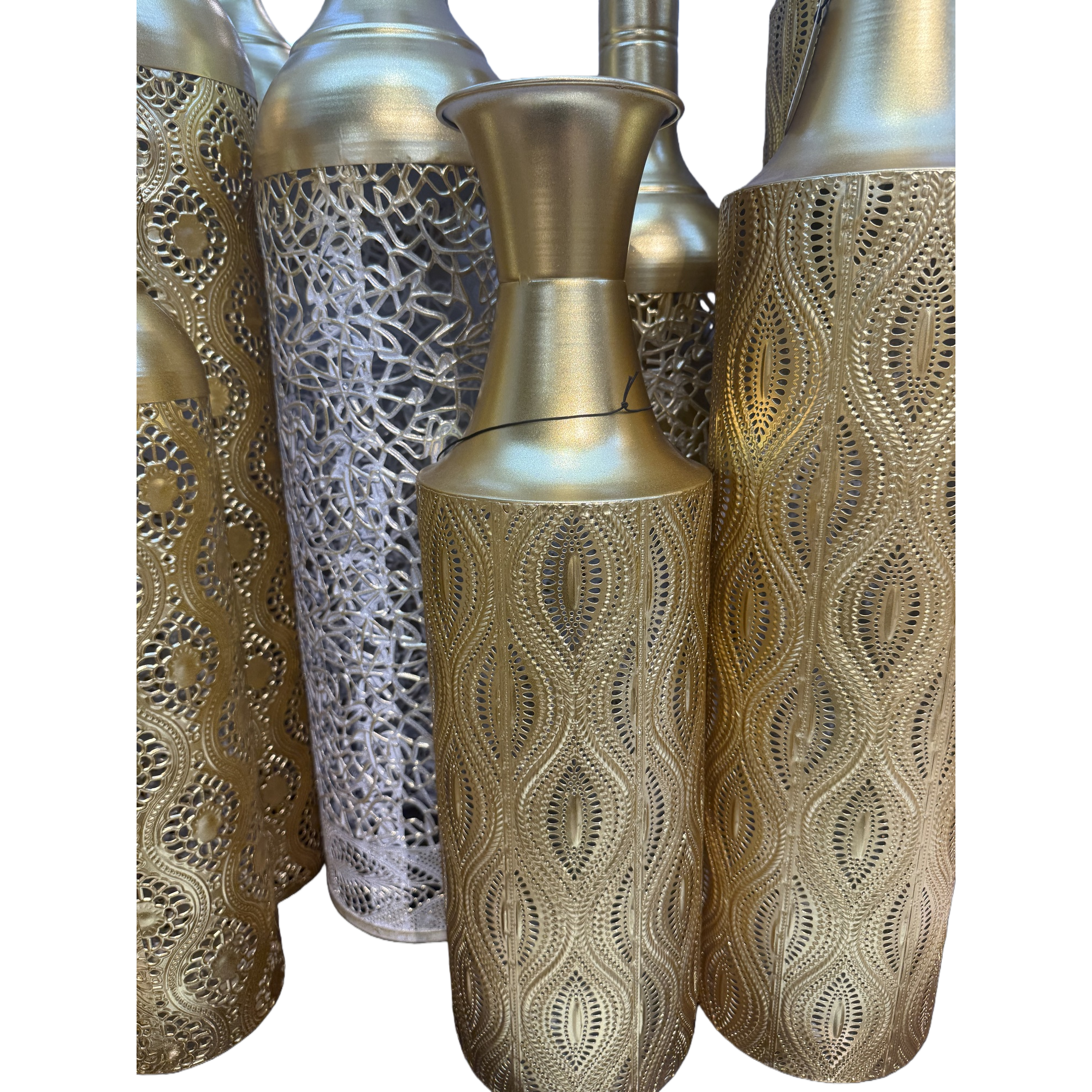 Metal hollowed-out decorative items, home ornaments, wall hangings, dining table floral arrangements for embellishment Item Picture