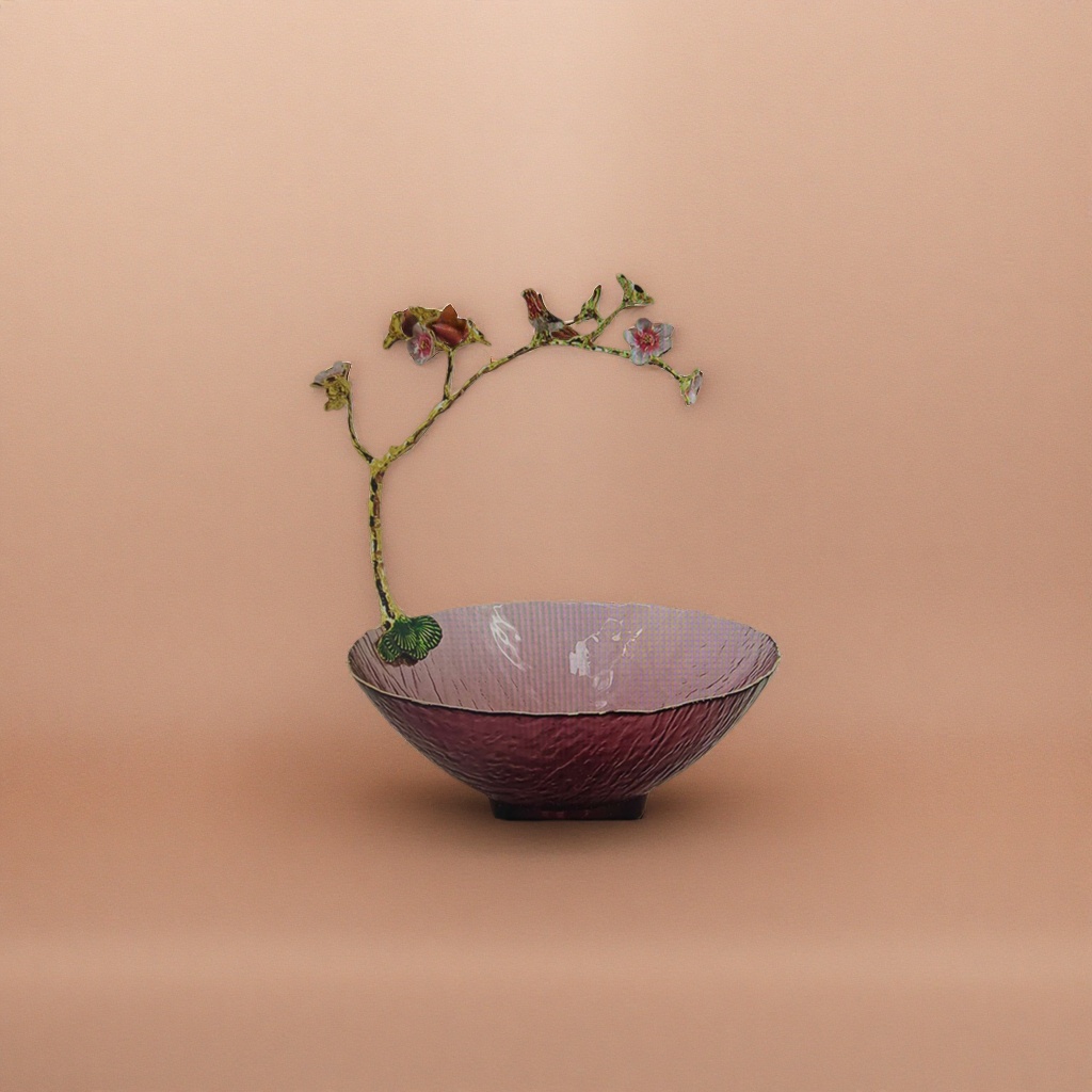 紫红色梅花枝与鸟装饰碗