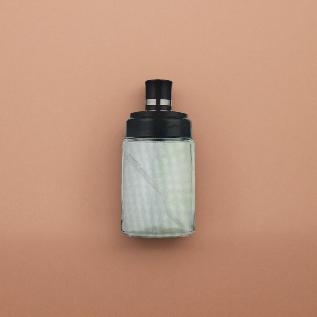 Transparent glass bottle with a capacity of 500ml, leak-proof and sealed, reusable kitchen storage bottle Application Scenario