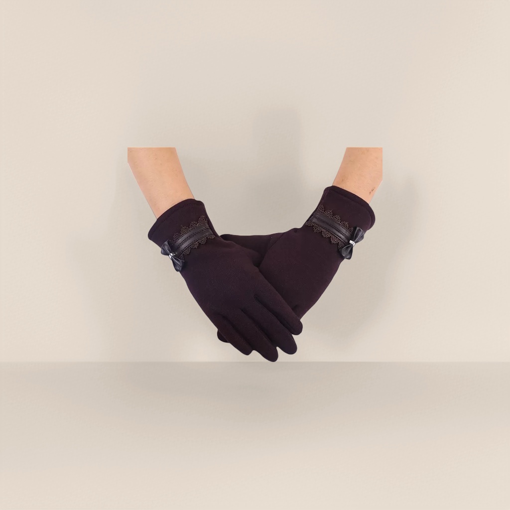 Wine-red warm knitted gloves for women Application Scenario