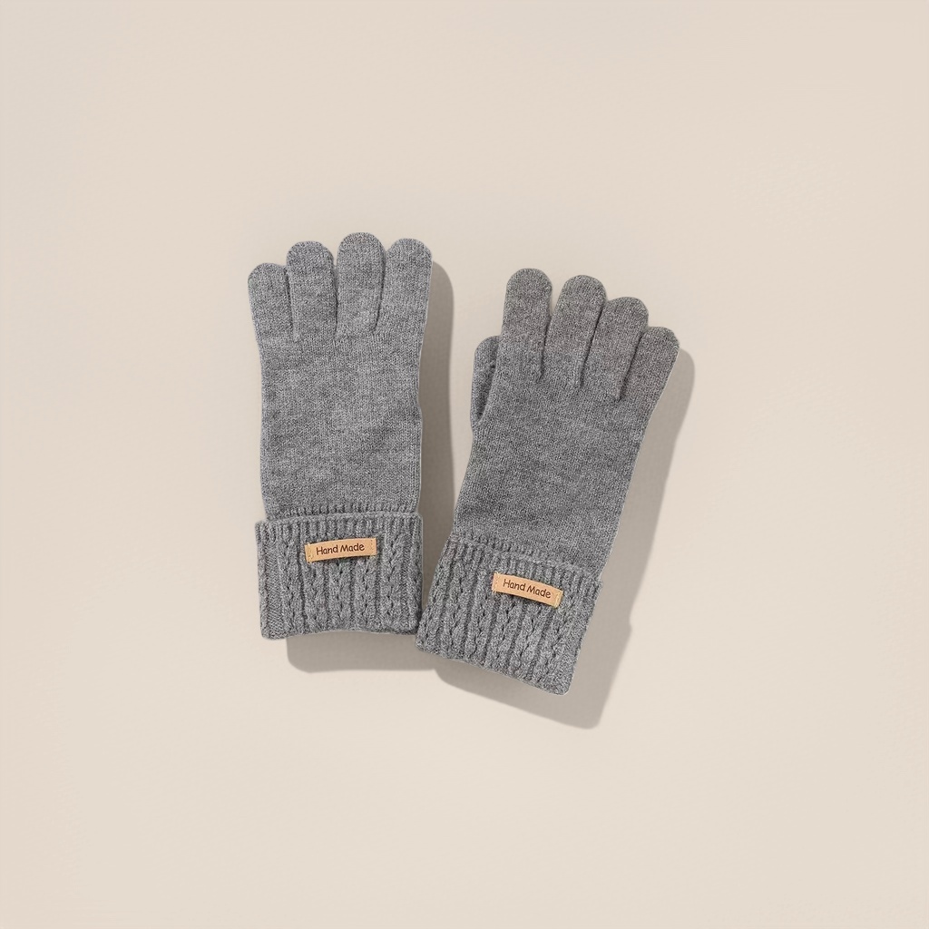 Knitted gloves are warm, anti-slip and thin for ladies' hands in autumn and winter Application Scenario
