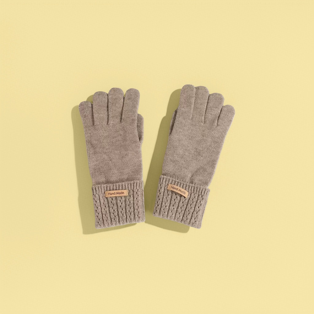 Knitted gloves are warm, anti-slip and thin for ladies' hands in autumn and winter