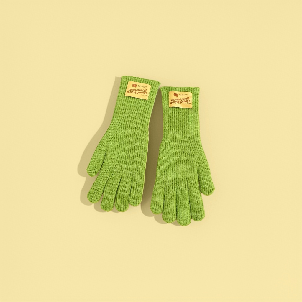 Green knitted gloves are warm and anti-slip, providing thin hand protection for ladies in autumn and winter details Picture