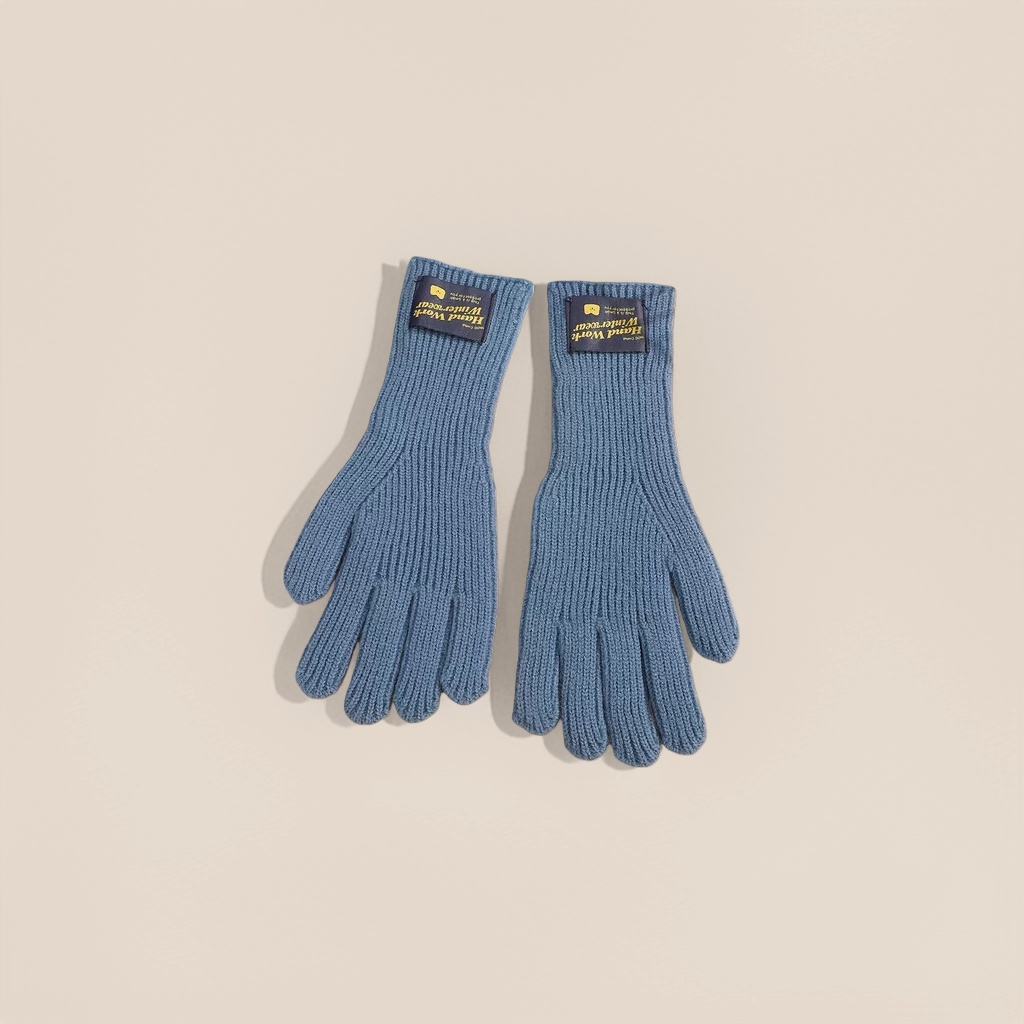 Green knitted gloves are warm and anti-slip, providing thin hand protection for ladies in autumn and winter Application Scenario