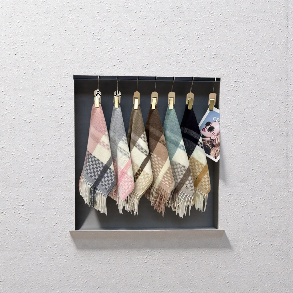 A pure cotton scarf with checkered patterns, suitable for both men and women as a warm accessory for autumn and winter Specification image