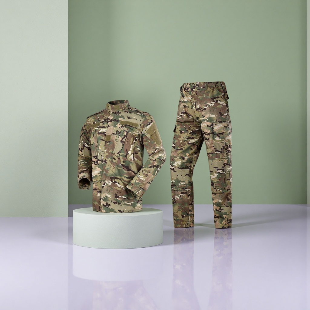 A set of outdoor training workwear for both men and women, featuring a camouflage jacket and trousers A set of outdoor training workwear for both men and women, featuring a camouflage jacket and trousers