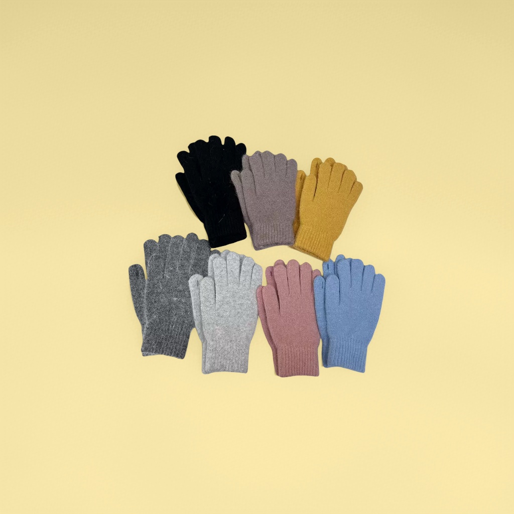 Knitted gloves are warm and anti-slip. They are thin and suitable for ladies' hands in autumn and winter. Universal size Application Scenario