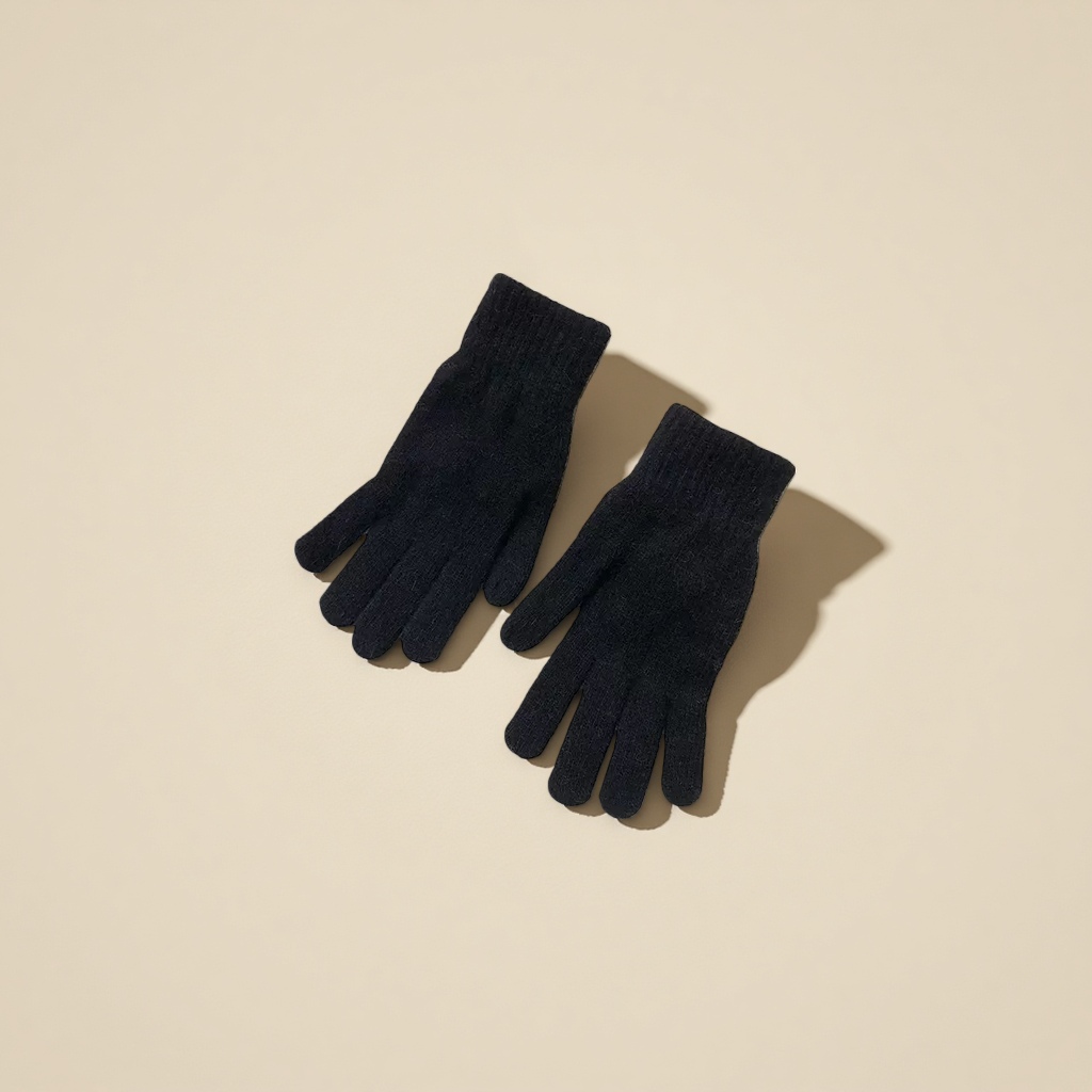 Black knitted gloves for women, warm and anti-slip, fingertip touch screen autumn and winter style details Picture