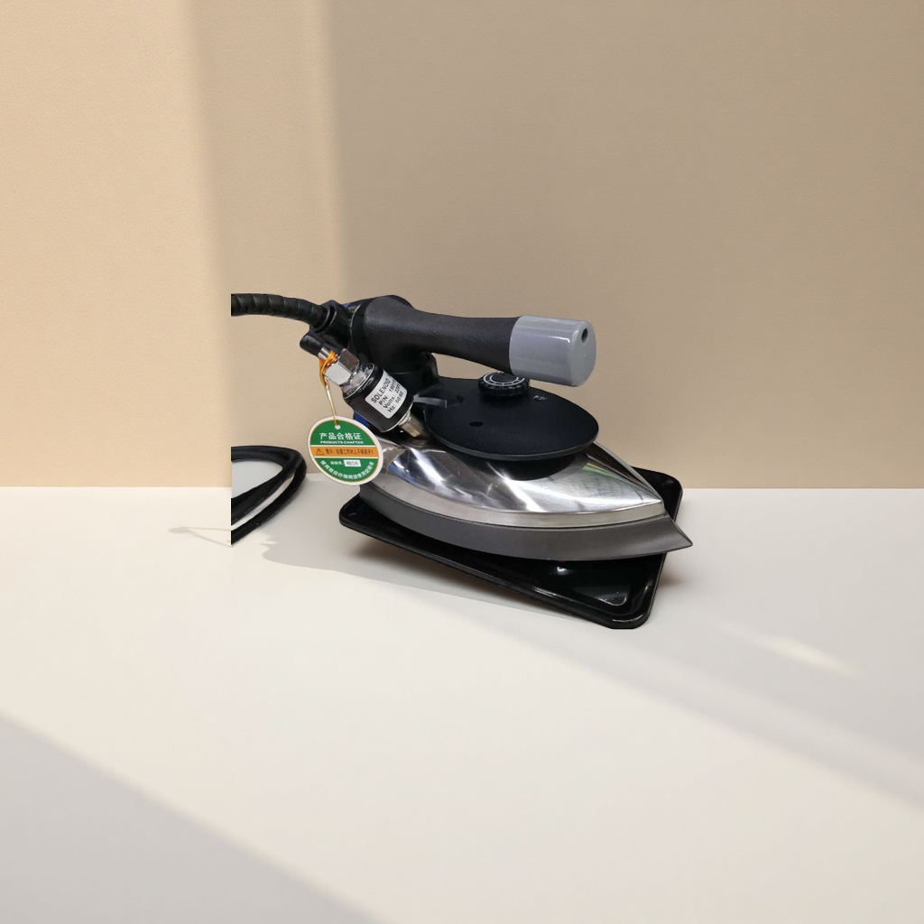 The stainless steel base plate of the electric iron is suitable for both dry and wet use at home. It heats up quickly and is lightweight Application Scenario