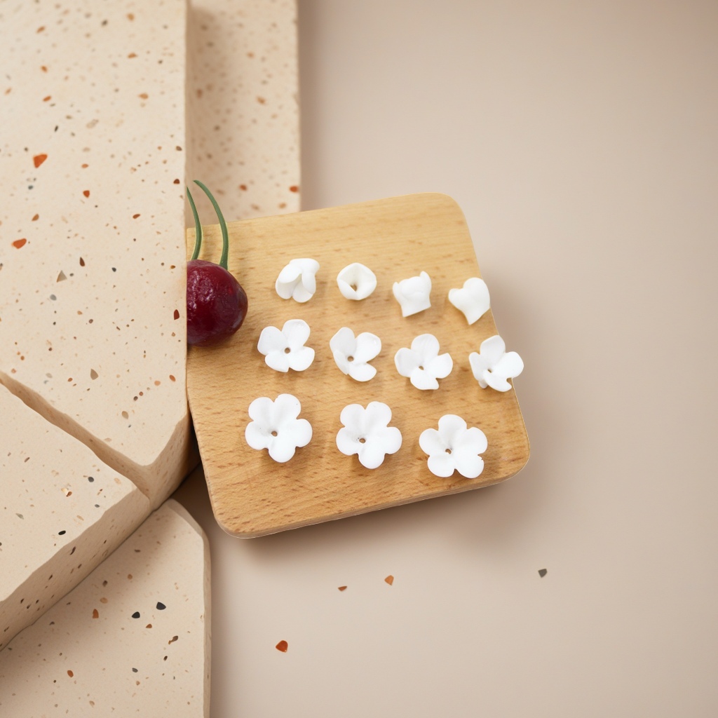 White flower DIY handmade jewelry accessories, alloy copper beads, beading materials, general auxiliary materials