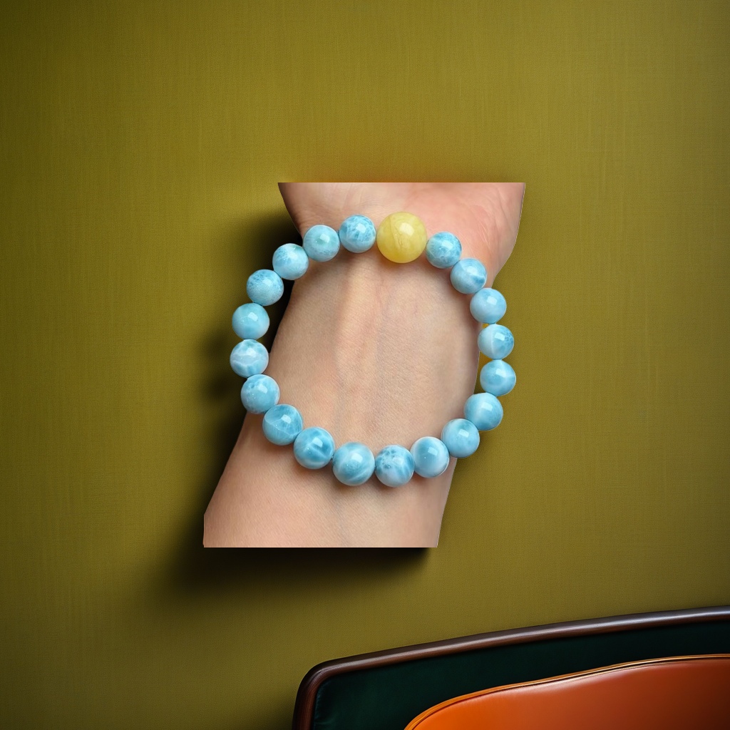 Blue bead bracelet for women is a simple, fashionable and versatile accessory