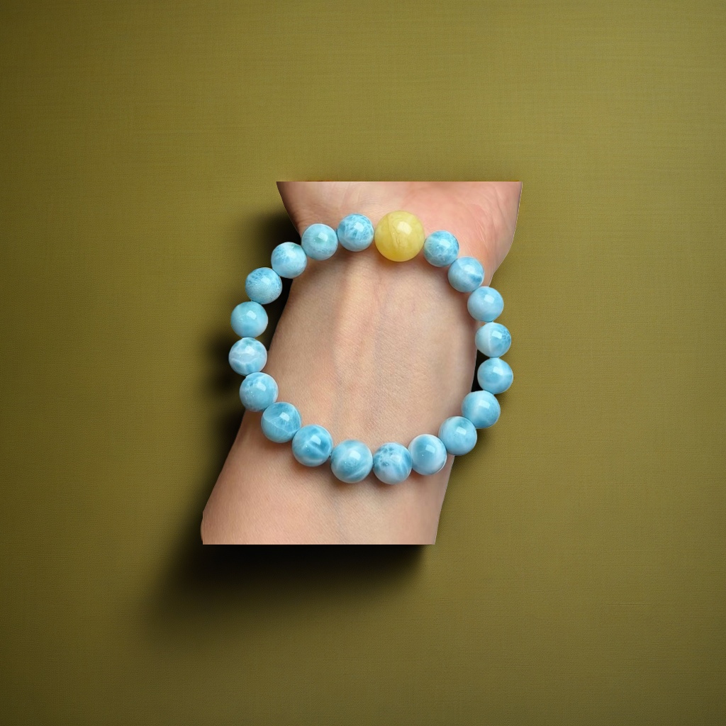 Blue bead bracelet for women is a simple, fashionable and versatile accessory details Picture