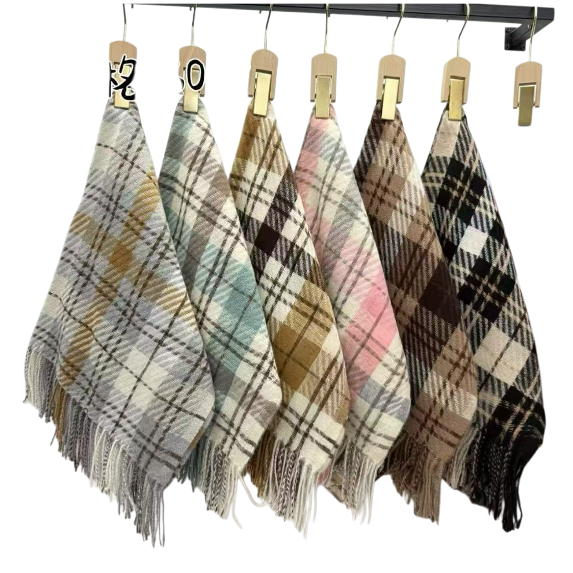A pure cotton scarf with checkered patterns, suitable for both men and women as a warm accessory for autumn and winter Item Picture
