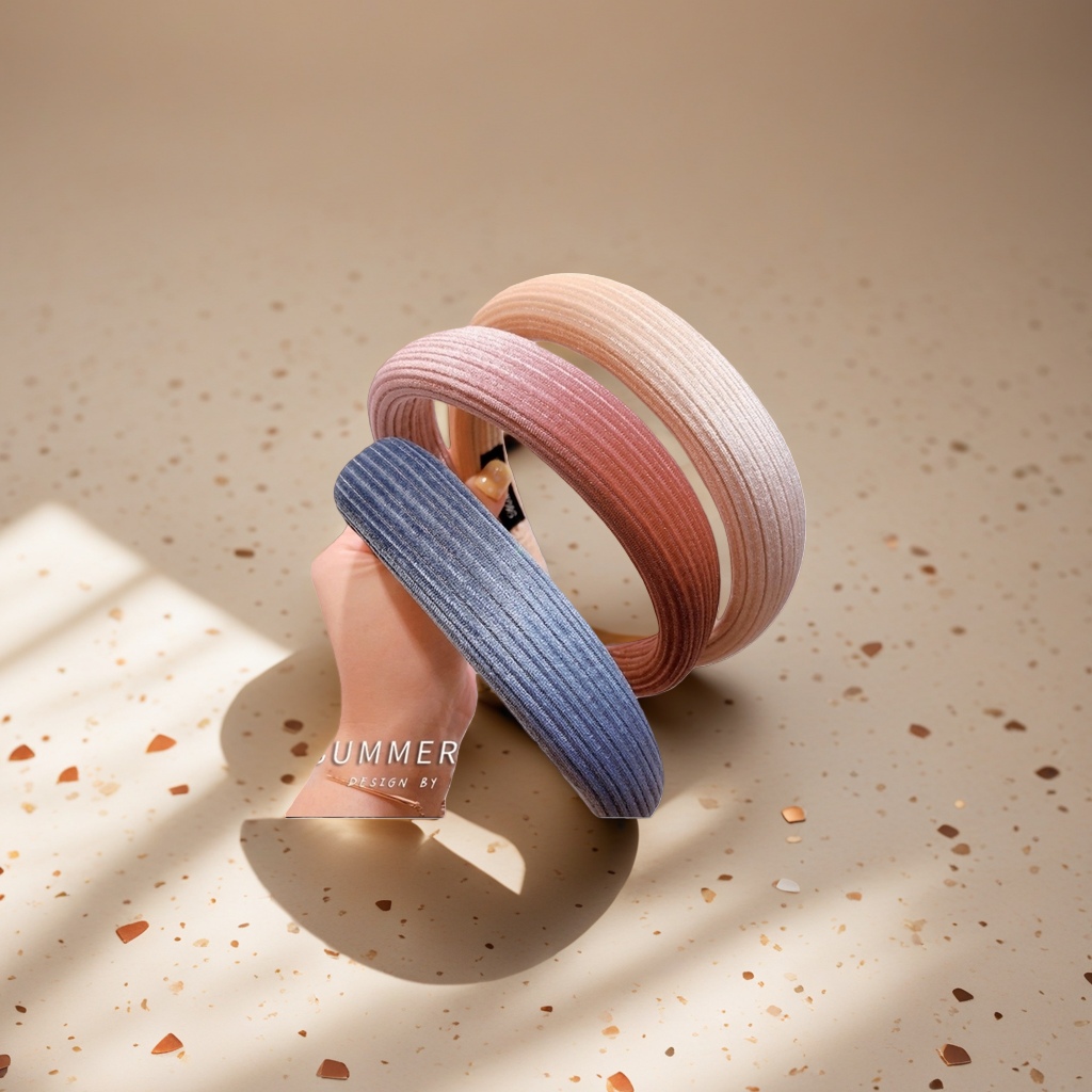 Fashionable and simple hair bands and hair accessories are sweet and versatile. They are suitable for women's daily wear Application Scenario