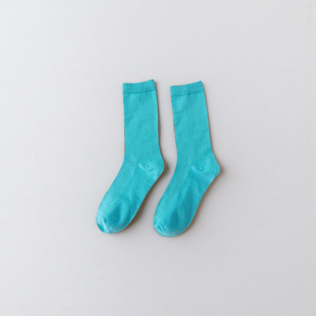 Blue ice silk sports socks for both men and women, mid-calf breathable and quick-drying Application Scenario