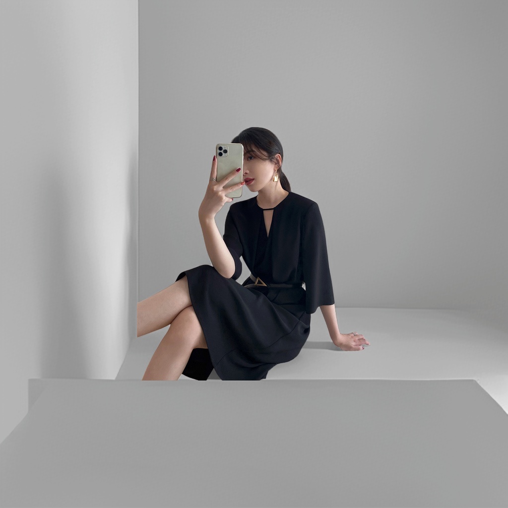 Black chiffon women's dress is a must-have for slimming and waist-cinching commutes and dates