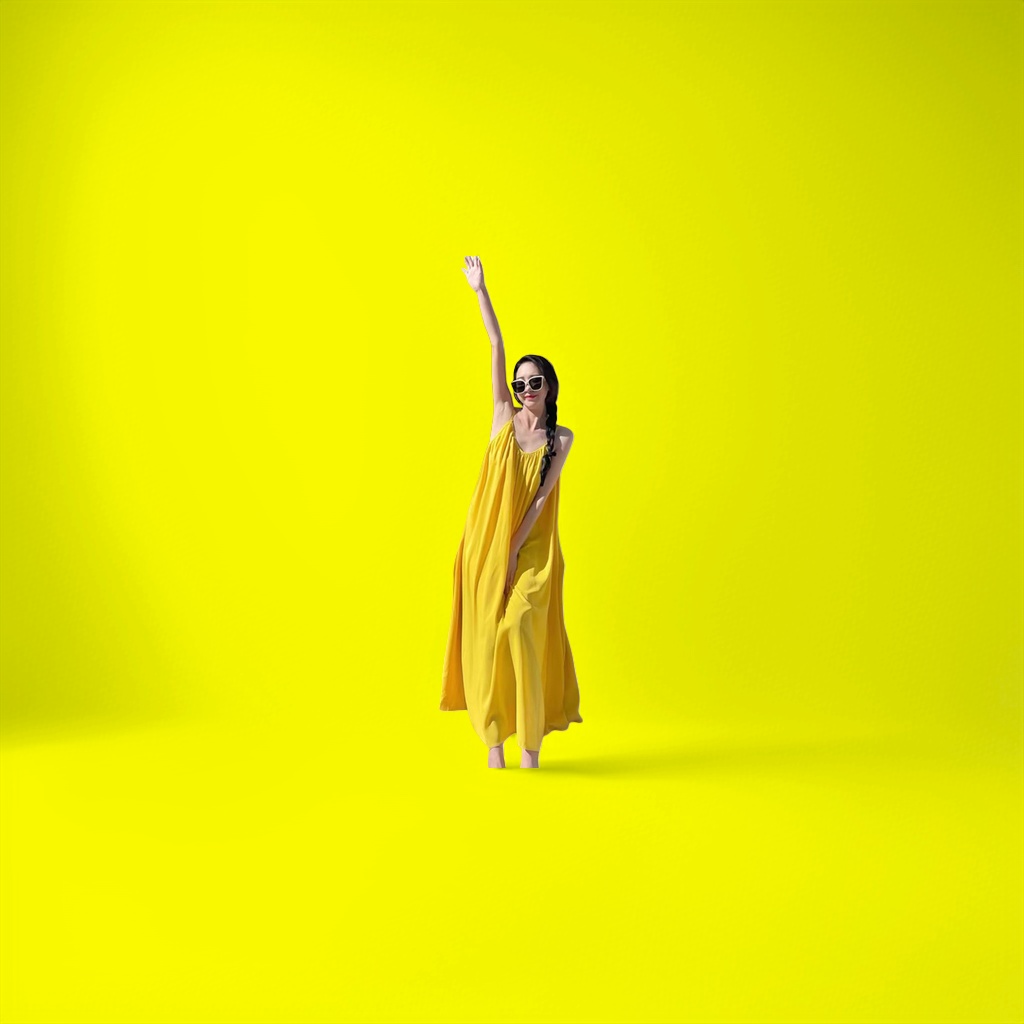 A new yellow dress for women in summer, a slimming mid-length dress with an elegant and refined style