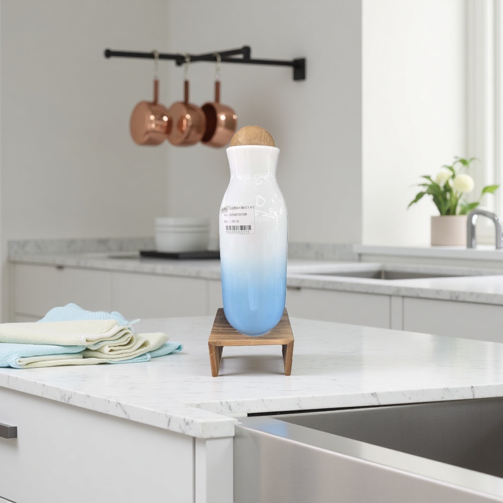 Ceramic gradient color water bottle, heat and cold preservation, large capacity, portable and simple style Application Scenario