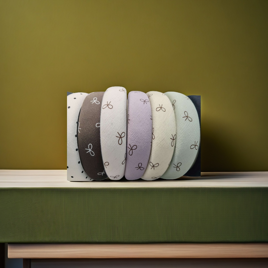 The fabric hair band is soft, skin-friendly, adjustable and elastic. It is a versatile headwear for women in daily life details Picture