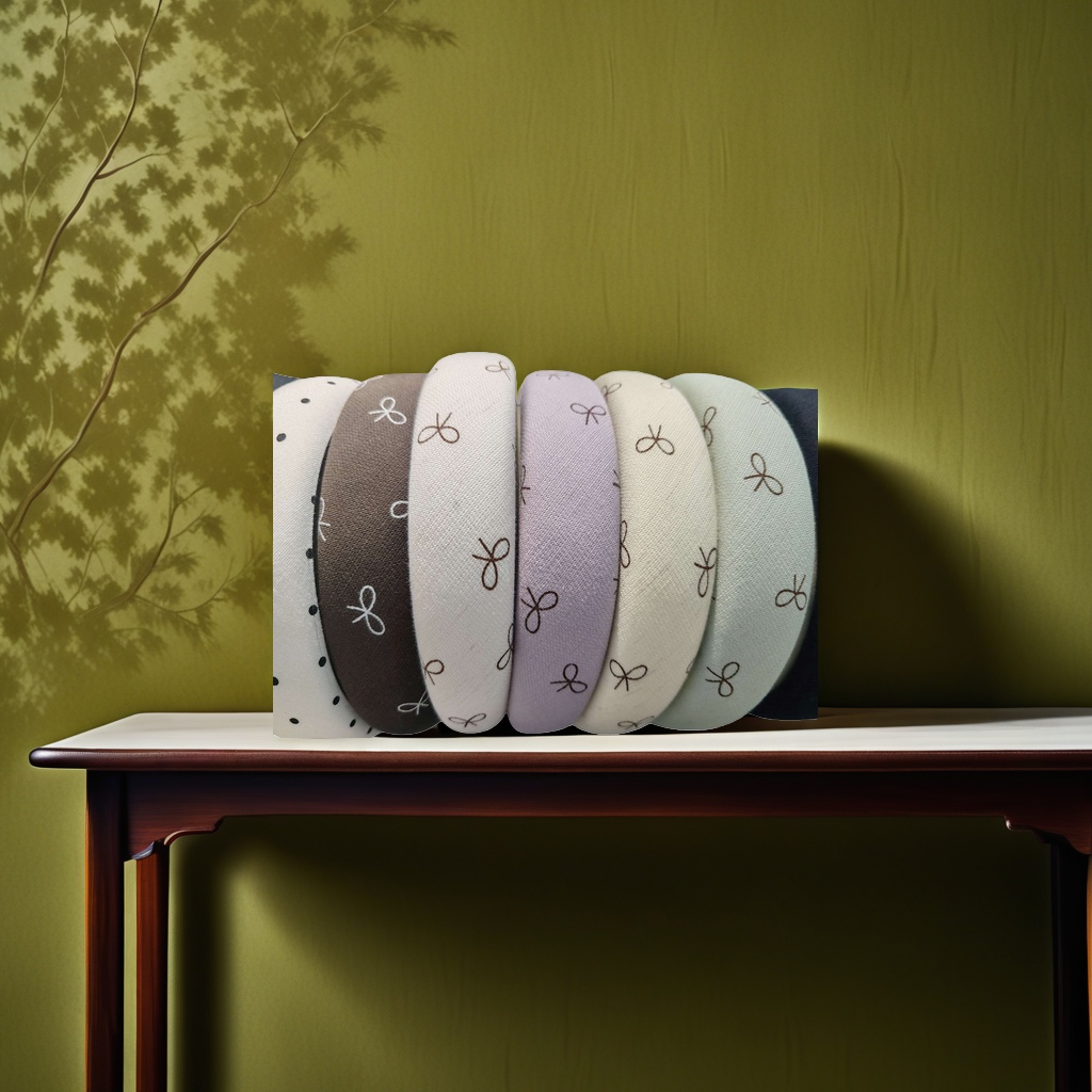 The fabric hair band is soft, skin-friendly, adjustable and elastic. It is a versatile headwear for women in daily life