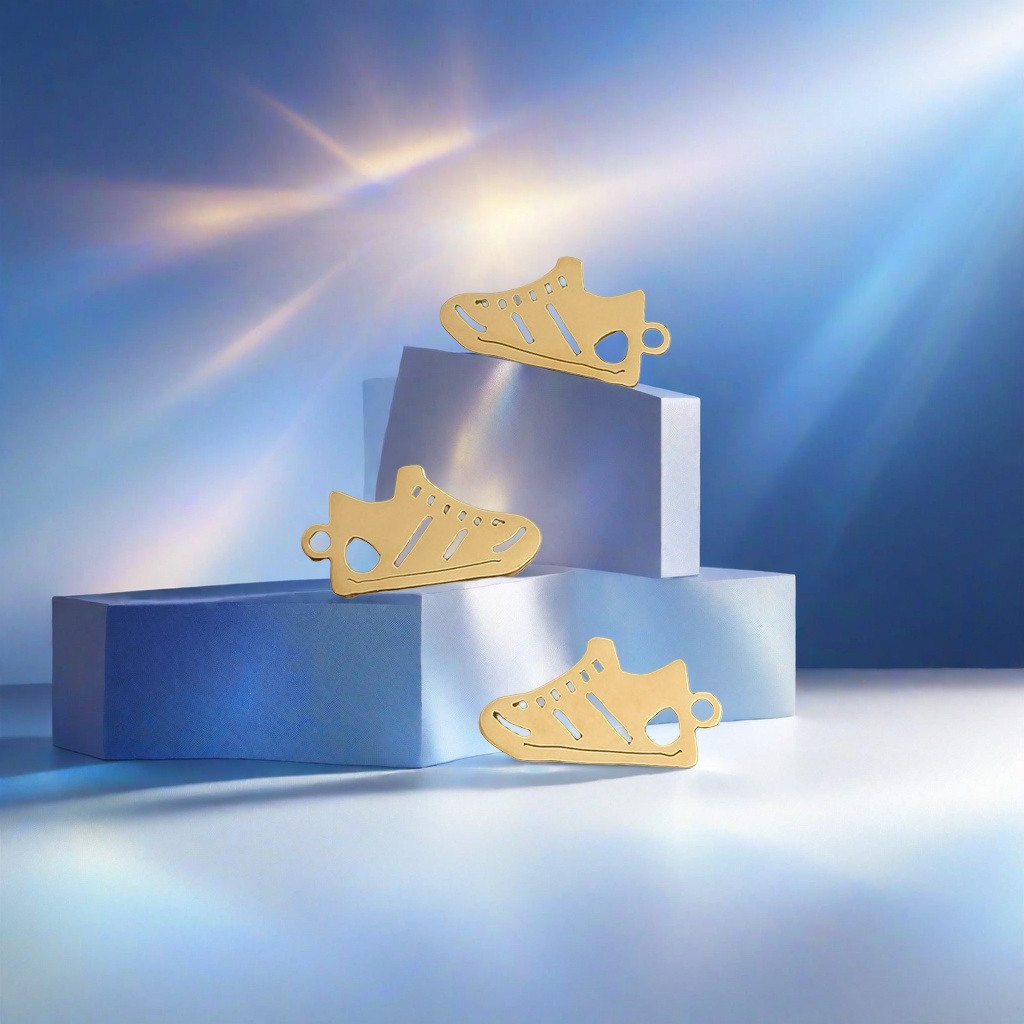 Metal shoe-shaped pendant, a fashionable and individual accessory, is a versatile necklace pendant Specification image