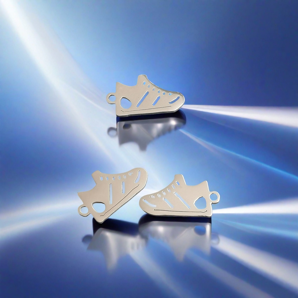 Metal shoe-shaped pendant, a fashionable and individual accessory, is a versatile necklace pendant details Picture