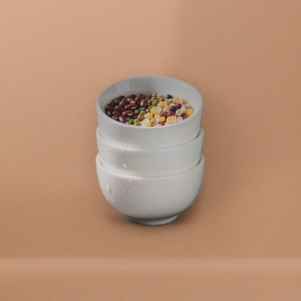 White ceramic bowl mixed with beans, simple household tableware, 20cm wide rim shallow bowl