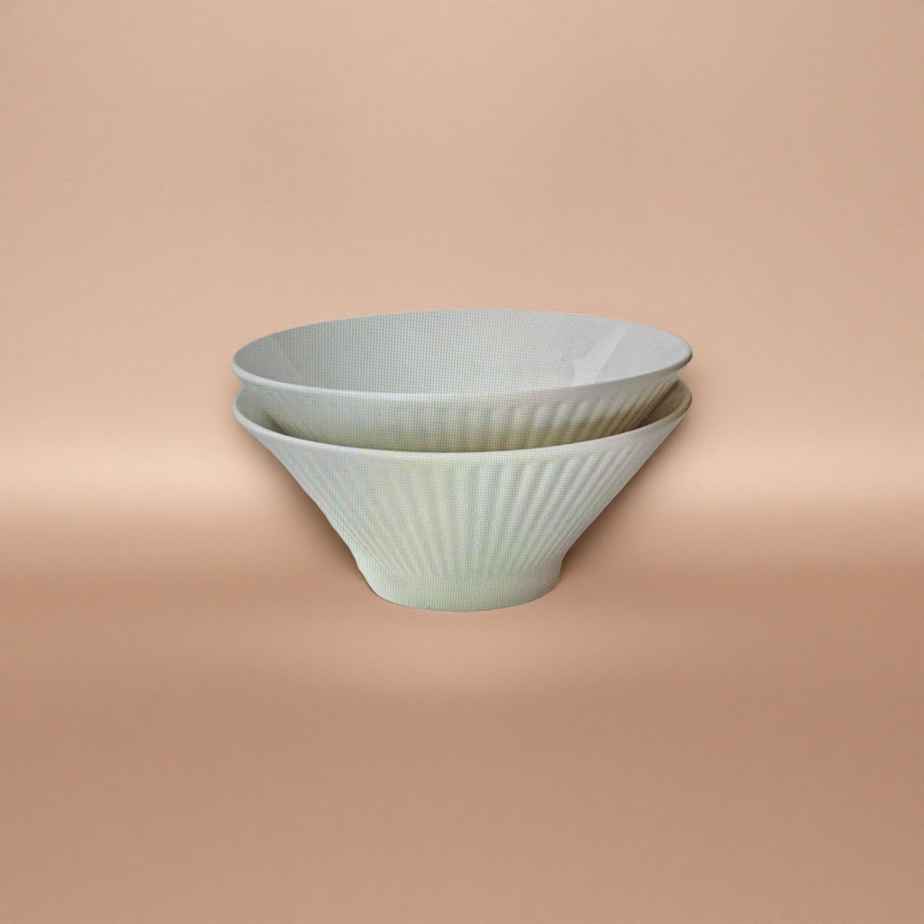 The white ceramic bowl is fired at high temperature with a smooth glaze surface. It is a household bowl for serving soup and rice Application Scenario
