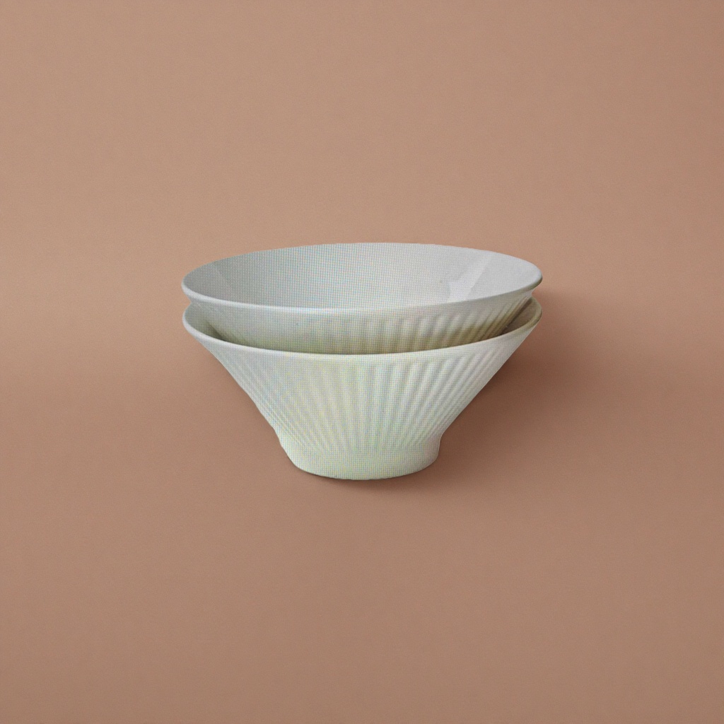 The white ceramic bowl is fired at high temperature with a smooth glaze surface. It is a household bowl for serving soup and rice details Picture
