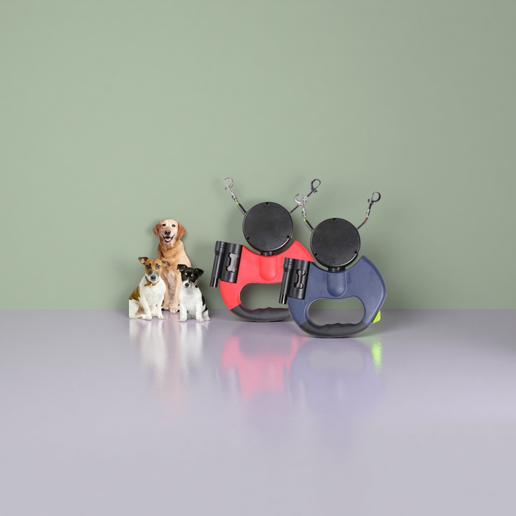 One drag two telescopic leash for pets to take the dog for a walk. The length of the leash can be adjusted Application Scenario
