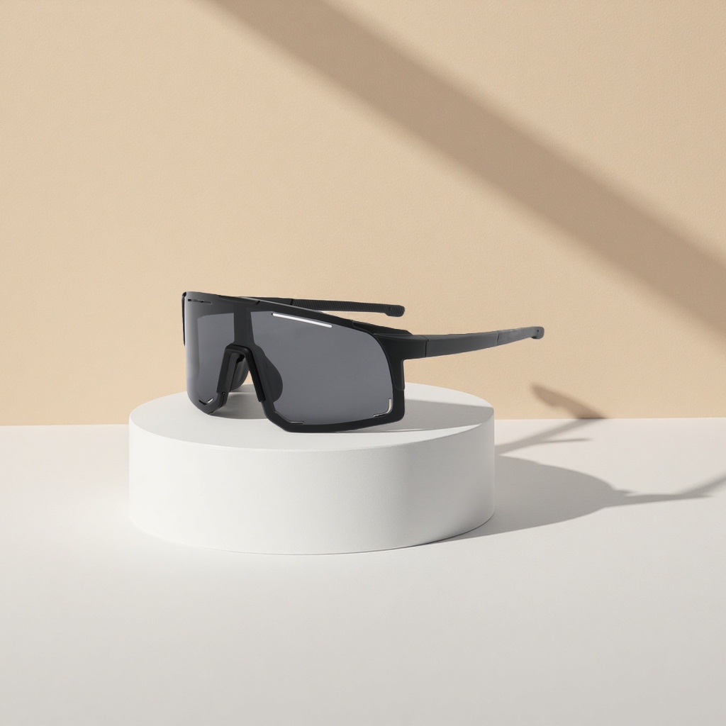The lightweight TR90 sports glasses frame is windproof and sandproof, specifically designed for running, cycling and outdoor use Application Scenario