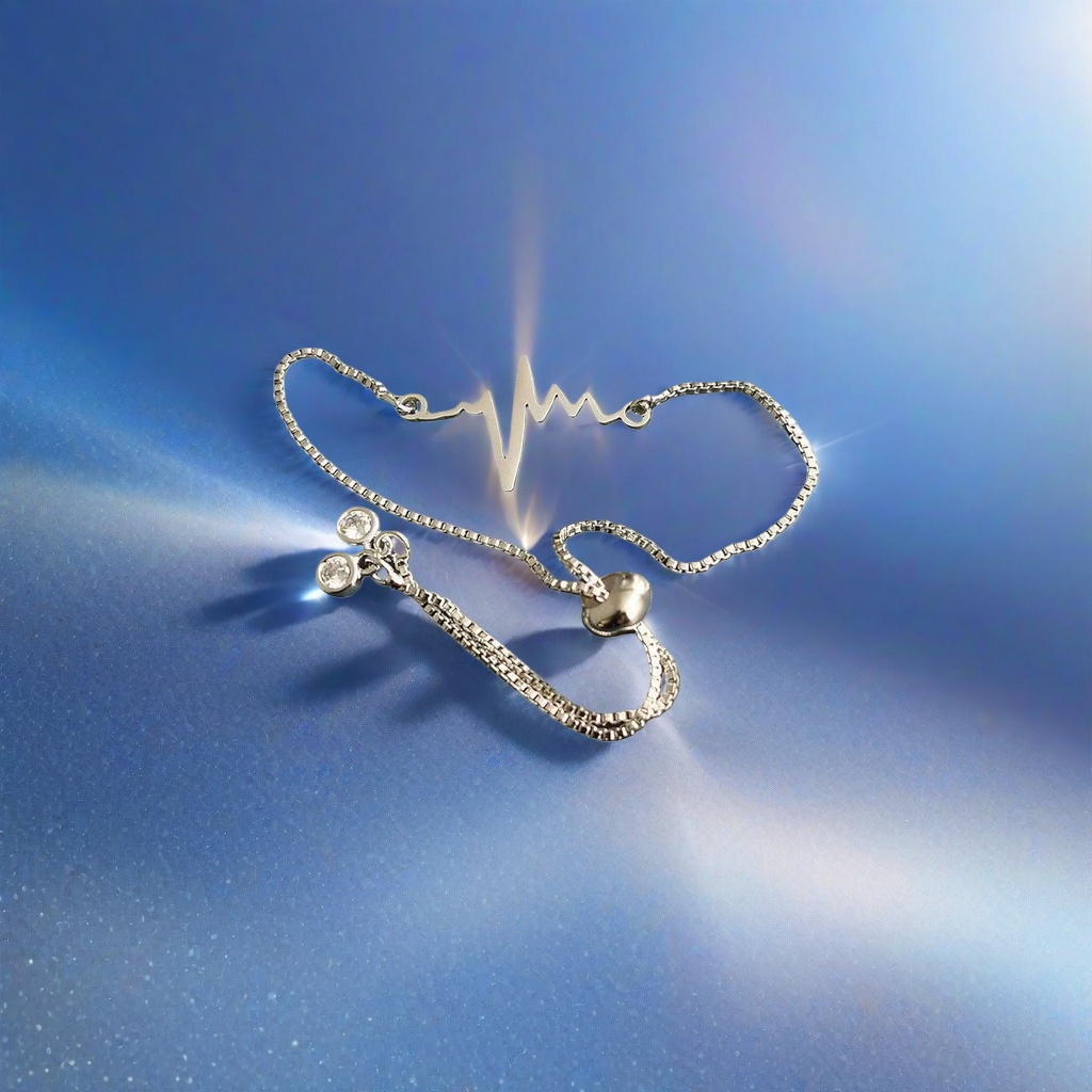 Metal lightning-shaped pendant, a trendy and versatile accessory, is a fashionable necklace Application Scenario